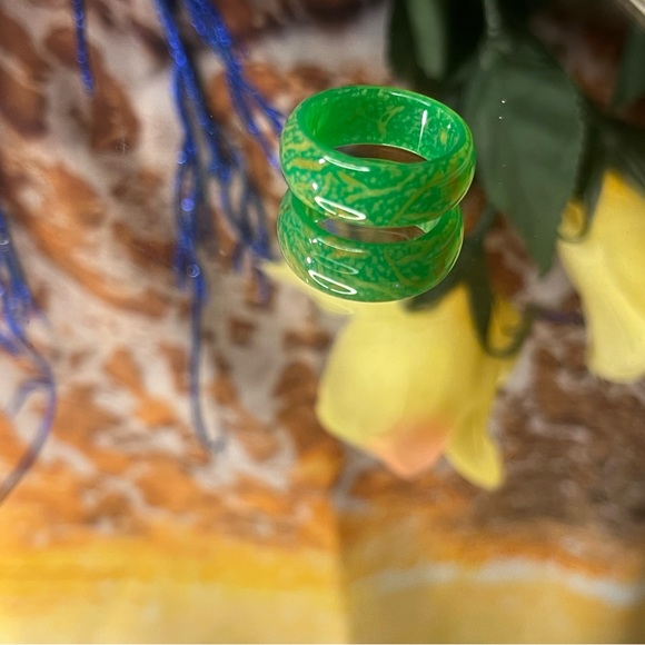 Luminous Vintage Resin Ring - Picture 3 of 8